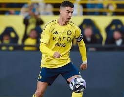 恩比德简直不敢相信，布伦森这球居然还能吹犯规！