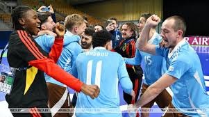 东契奇昨天夸詹姆斯一己之力带队逆转！今天说没詹姆斯难打马刺！